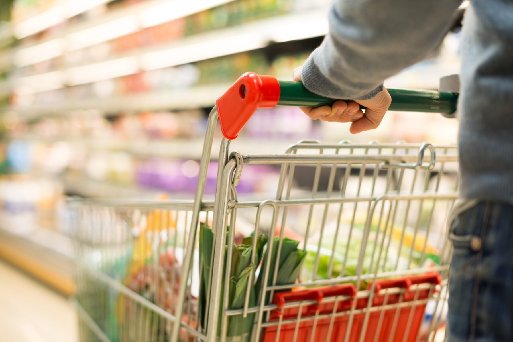5 Ways to shop smarter at the supermarket, according to a grocery expert