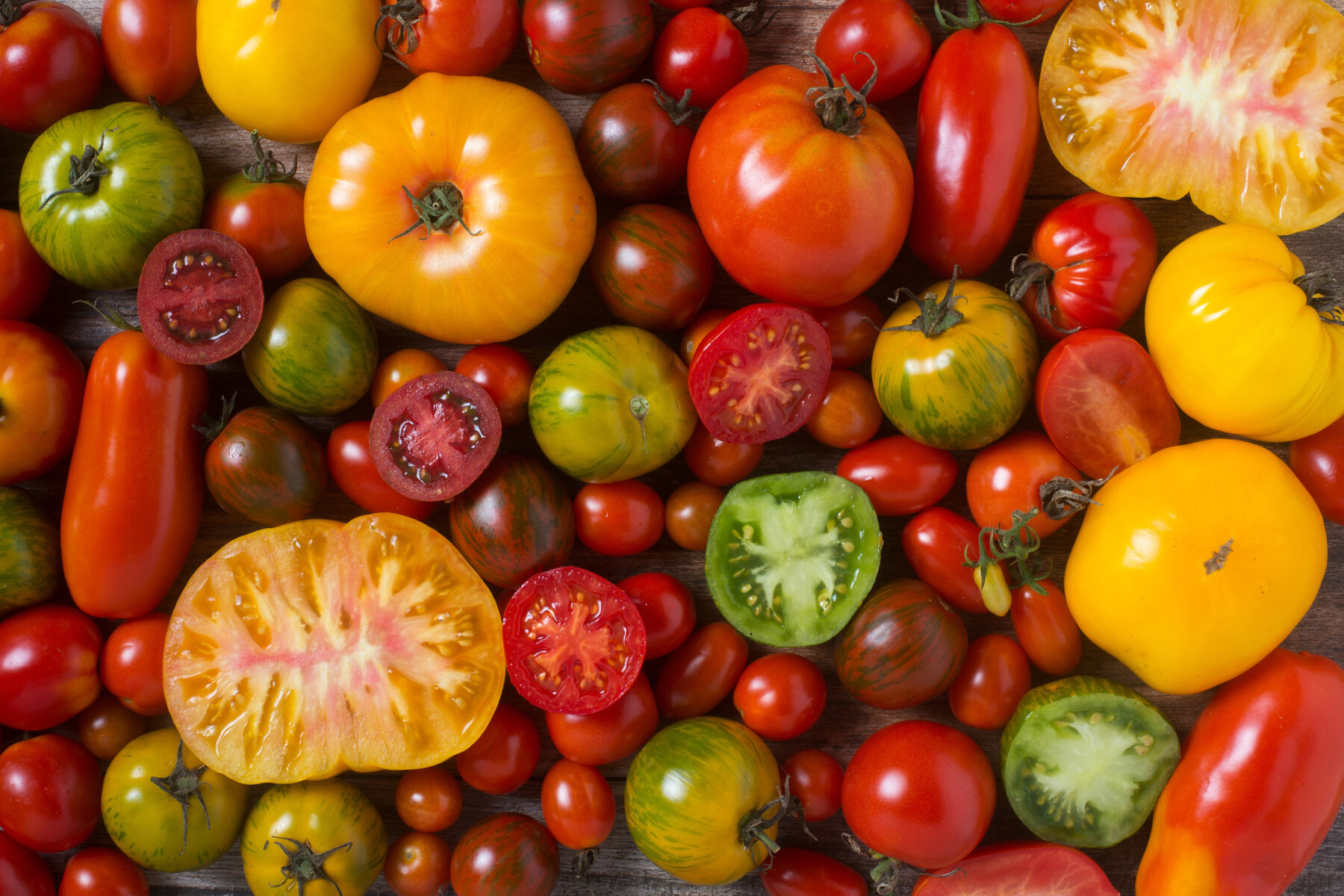 I asked 3 farmers for the best way to store tomatoes—this is the step you should never skip